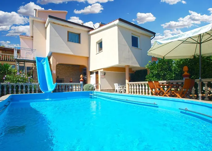 Apartments Vrcevan 811