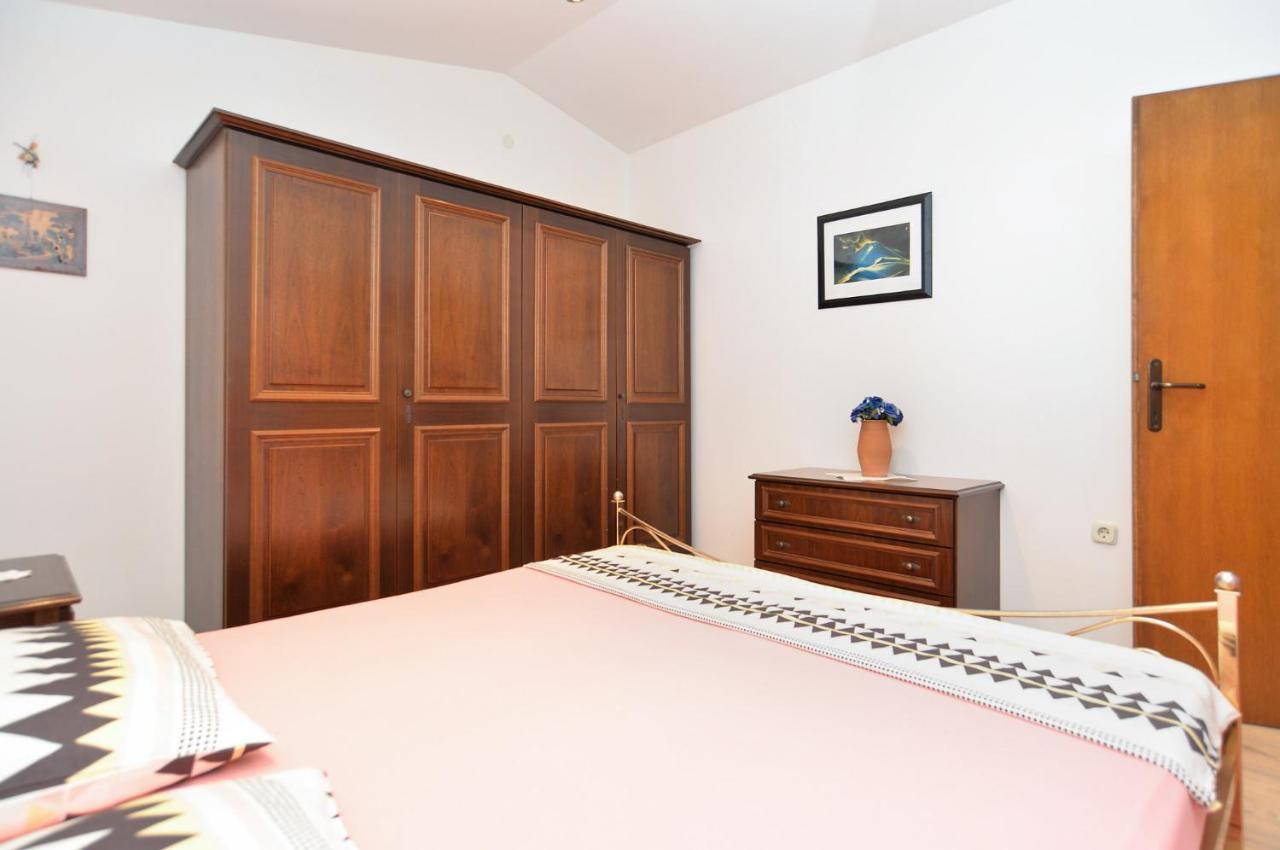 Apartment Vrcevan 811 *