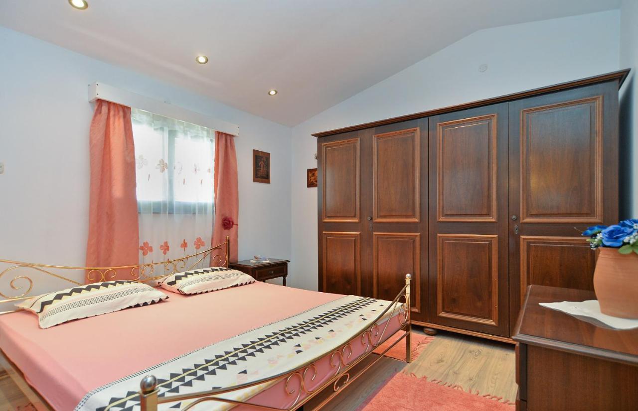 Apartment Vrcevan 811 *
